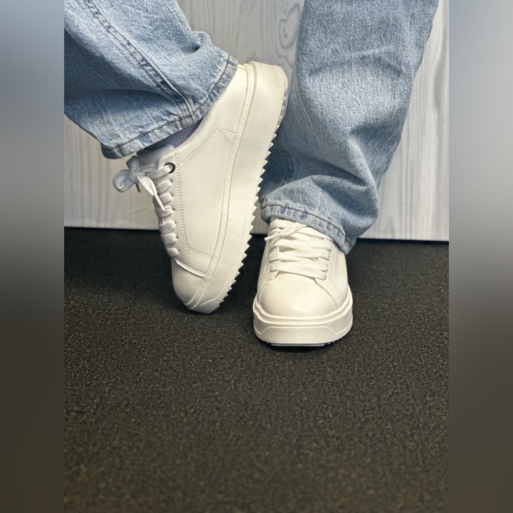 White platform canvas sneaker